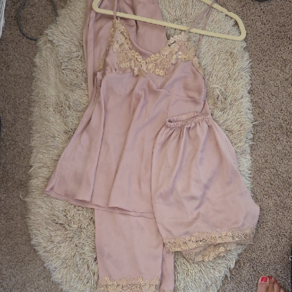 Source Unknown Pink Satin Pajama Set with Lace Trim